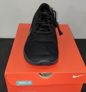 Brand New Men's Nike shoes.